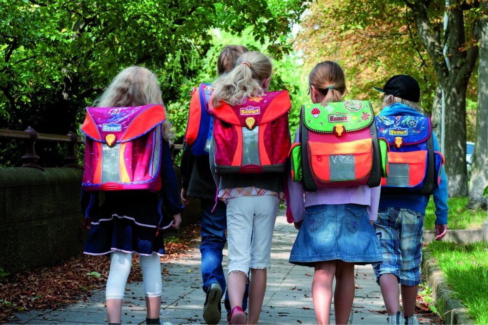Schulweg Schulkinder