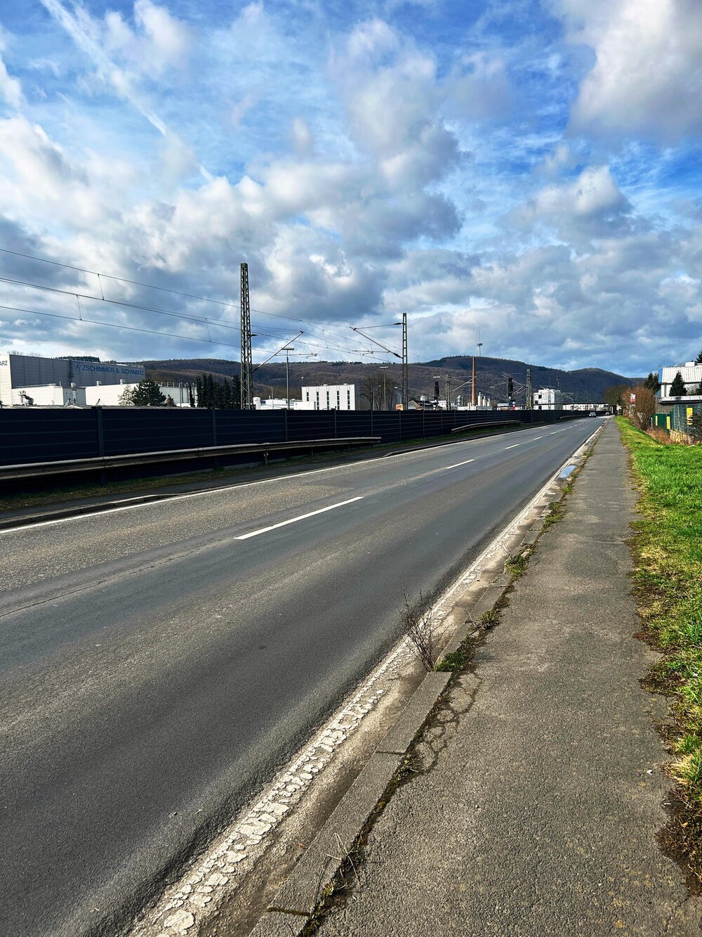 Die Braubacher Straße in Lahnstein ist bis Anfang Mai nur einseitig befahrbar. Die Braubacher Straße in Lahnstein ist bis Anfang Mai nur einseitig befahrbar.