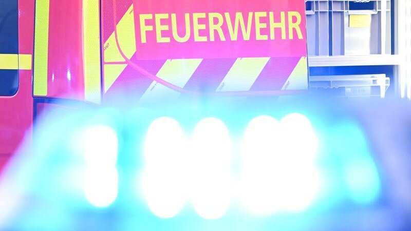 Die Feuerwehr löschte den Brand. (Symbolbild)