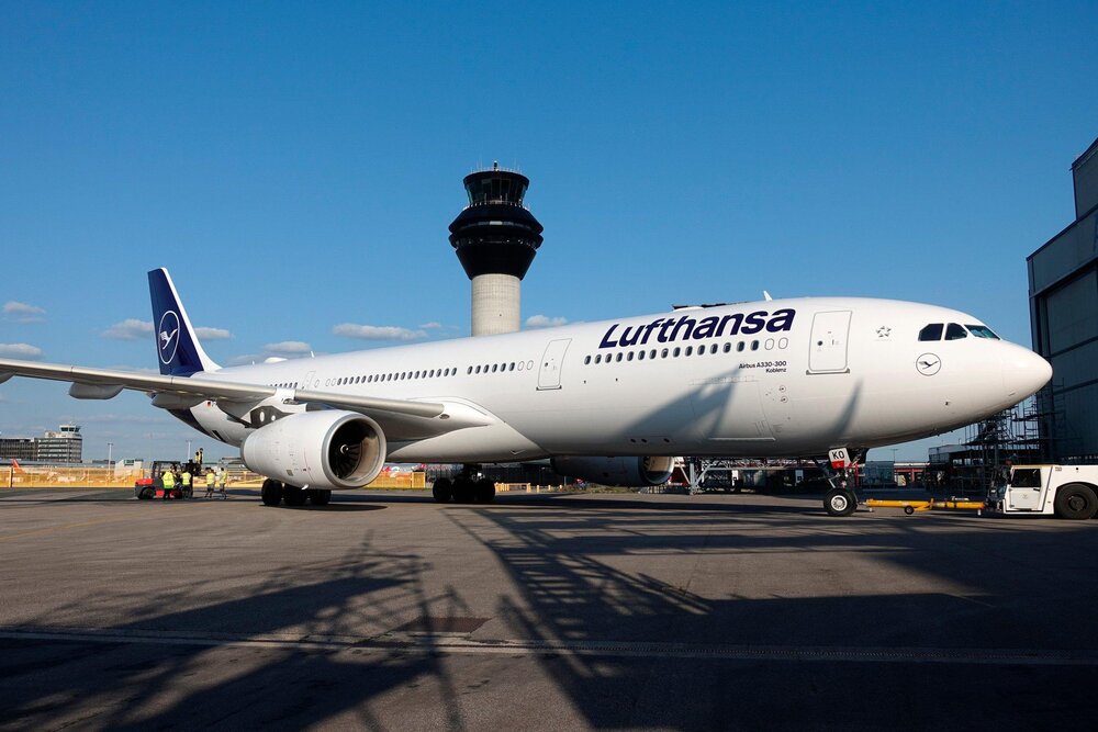 Dieser Lufthansa Airbus A330-300 fliegt mit dem Namen der Stadt Koblenz auf Langstrecken.