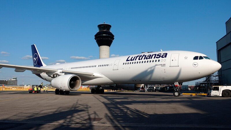 Dieser Lufthansa Airbus A330-300 fliegt mit dem Namen der Stadt Koblenz auf Langstrecken.