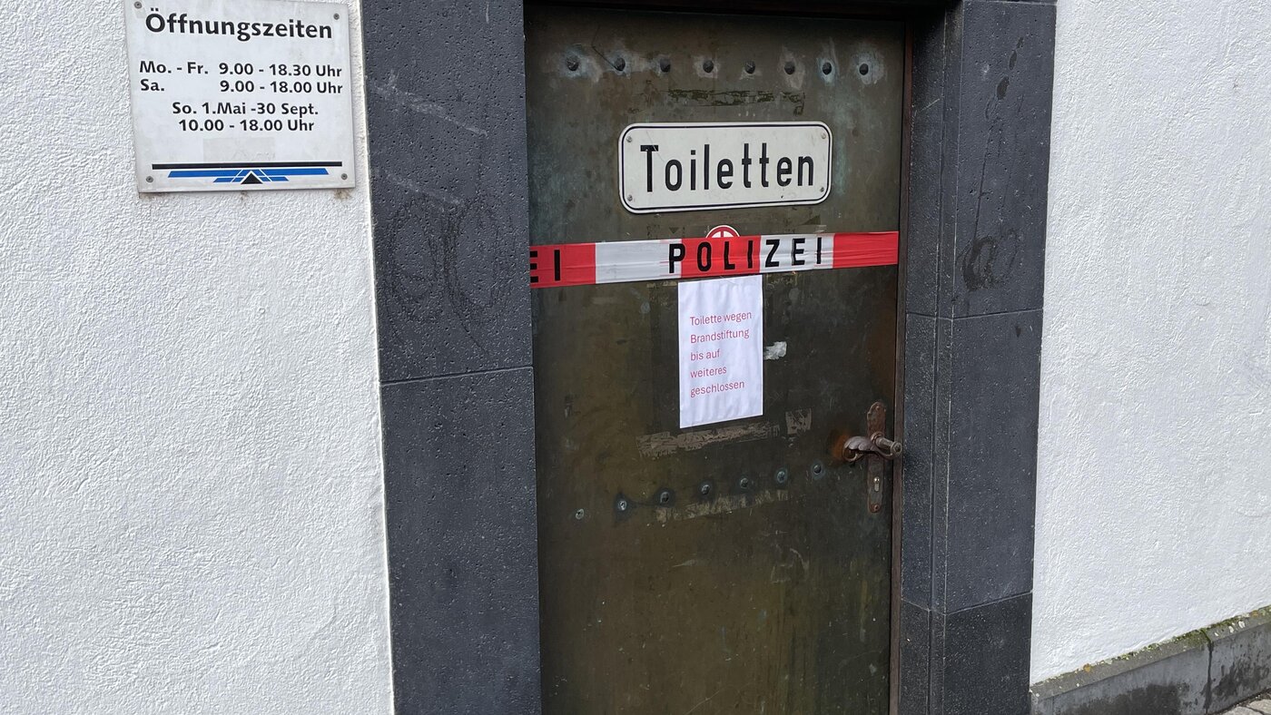 Brandstiftung setzt öffentliche WC-Anlage in Lahnstein außer Betrieb.