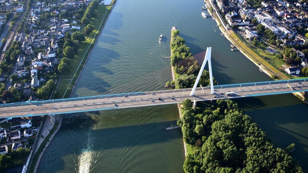 Die Rheinbrücke bei Neuwied.