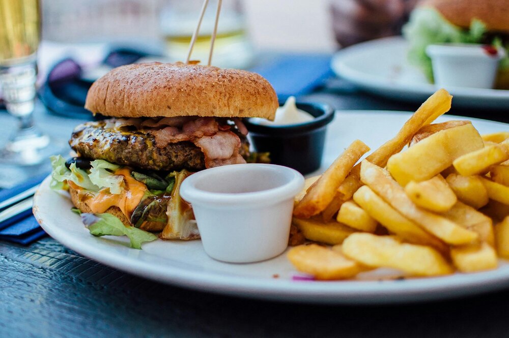 Ein Burger-Menü, Symbolbild