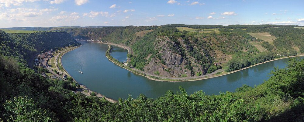Die Bundesstraße 42 unterhalb des Loreleyfelsens bei St. Goarshausen ist wahrscheinlich mehrere Wochen lang nur einseitig befahrbar.