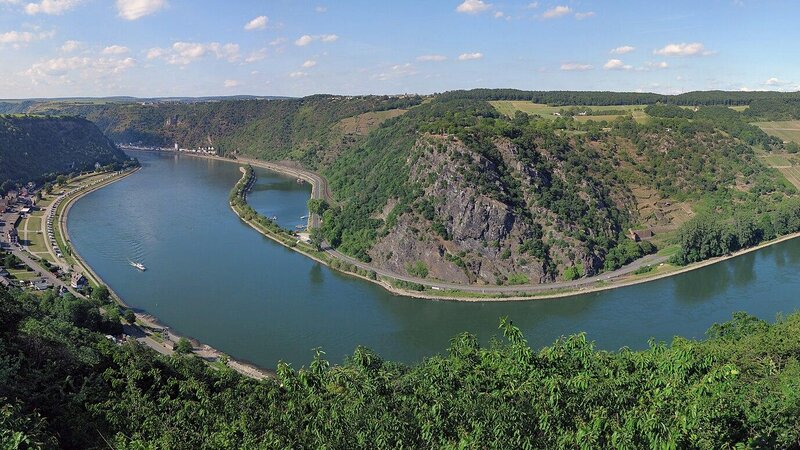 Die Bundesstraße 42 unterhalb des Loreleyfelsens bei St. Goarshausen ist wahrscheinlich mehrere Wochen lang nur einseitig befahrbar.