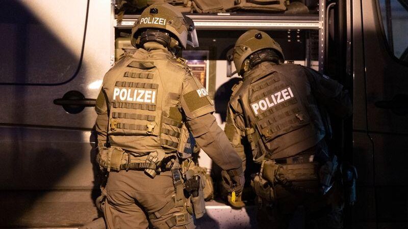 Auch Spezialeinheiten der Polizei waren im Einsatz. (Symbolbild)