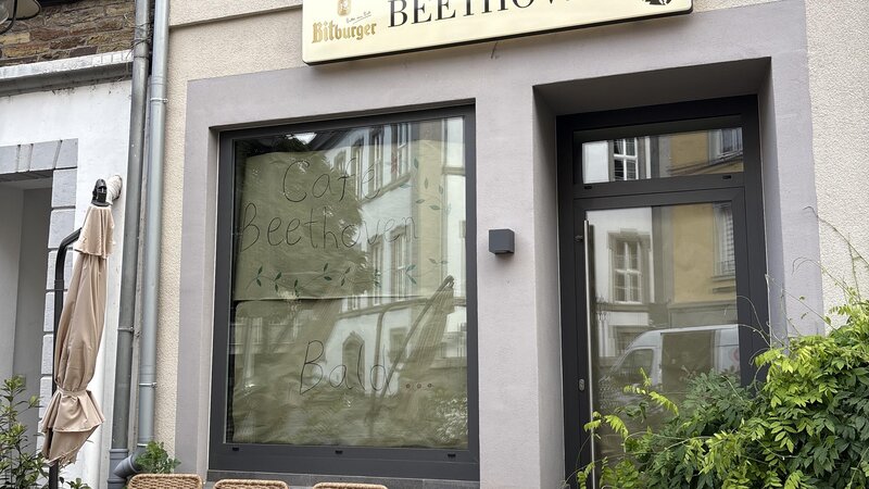 Das Café Beethoven befindet sich "am Markt 222" in Ehrenbreitstein, in der Nähe des Geburtshaus von Ludwig Van Beethovens Mutter Maria Magdalena van Beethoven