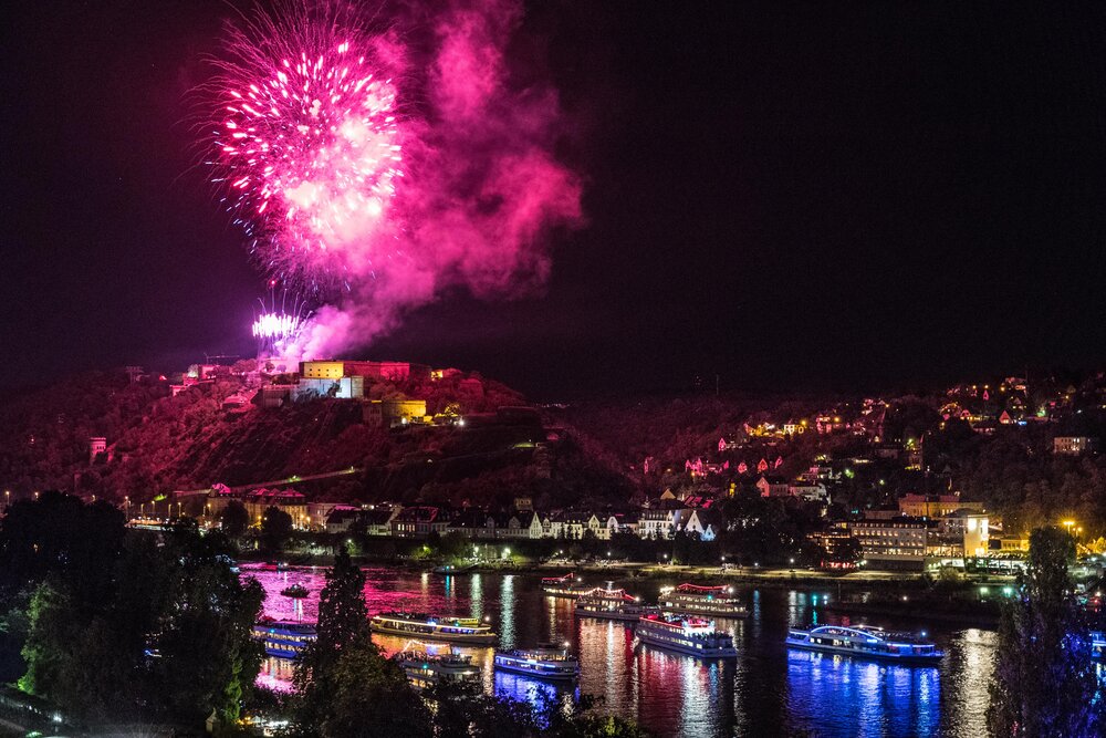 Rhein in Flammen in Koblenz vor der Festung Ehrenbreitstein (Archivbild)