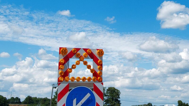 Straßensperrung (Symbolbild)