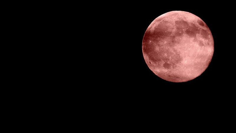 Rötlicher Mond (Symbolbild)