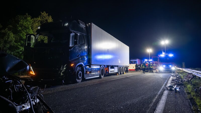 Schwerer Unfall auf der A61 – Vollsperrung erforderlich