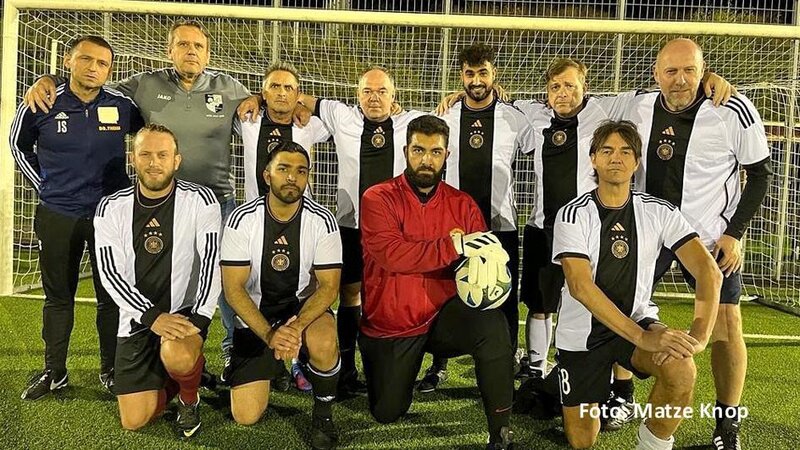 Die deutsche Komiker-Nationalmannschaft mit Kapitän Matze Knop spielt seit November 2022 für soziale Zwecke.