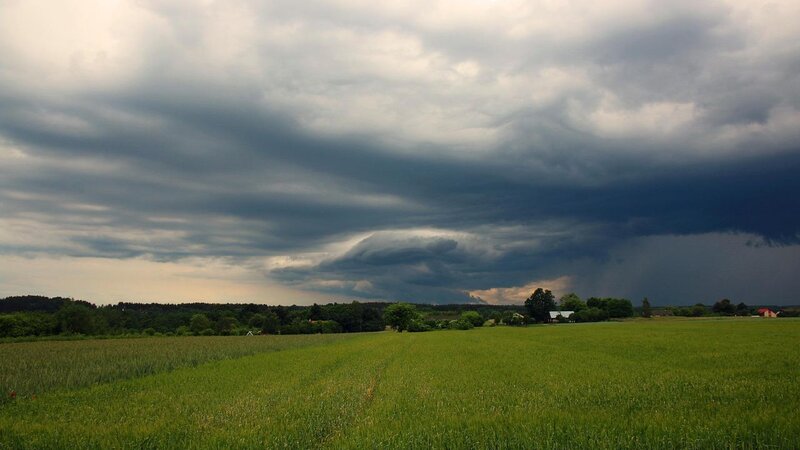 Unwetter ziehen auf (Symbolbild)