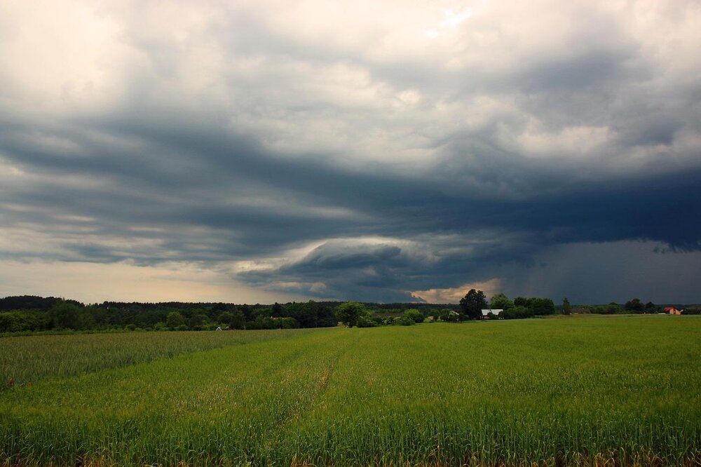 Unwetter ziehen auf (Symbolbild)