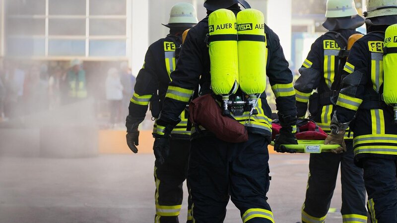 Feuerwehreinsatz auf Werksgelände (Symbolbild)