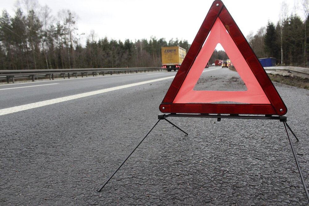 Warndreieck, Unfall, Symbolbild Warndreieck, Unfall, Symbolbild