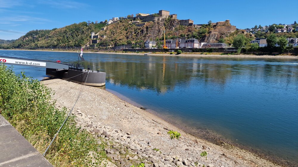 Niedrigwasser im Rhein (12.08.2026).