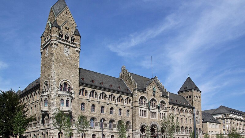 Ehemaliges preußisches Regierungsgebäude in den Rheinanlagen von Koblenz, Sitz der Leitung des BAAINBw.