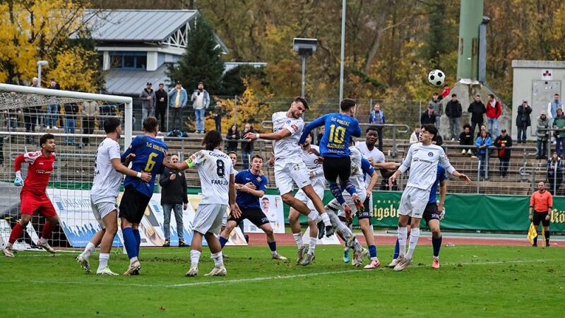 Der FC Cosmos Koblenz (Weiße Spielkleidung) hat am Grünen Tisch drei Punkte abgezogen bekommen.