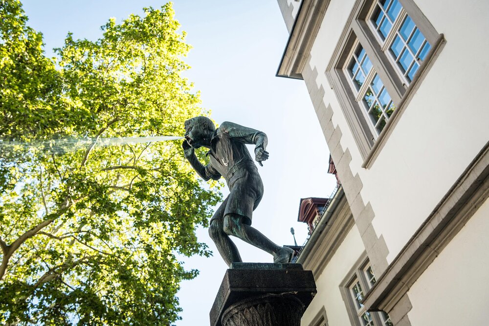 Die Schängelfigur am Willi-Hörter-Platz in der Altstadt. Die Schängelfigur am Willi-Hörter-Platz in der Altstadt.