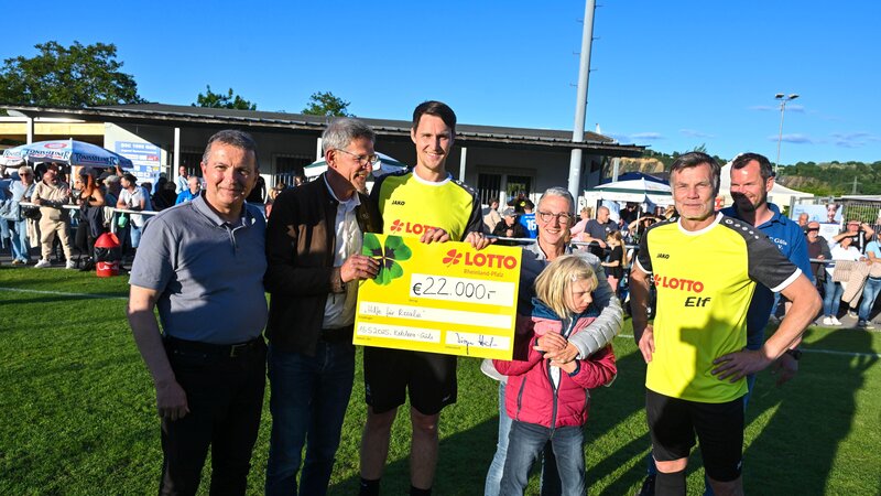 Beim Benefizspiel der Lotto-Elf wurden 22.000 € für den guten Zweck gesammelt.