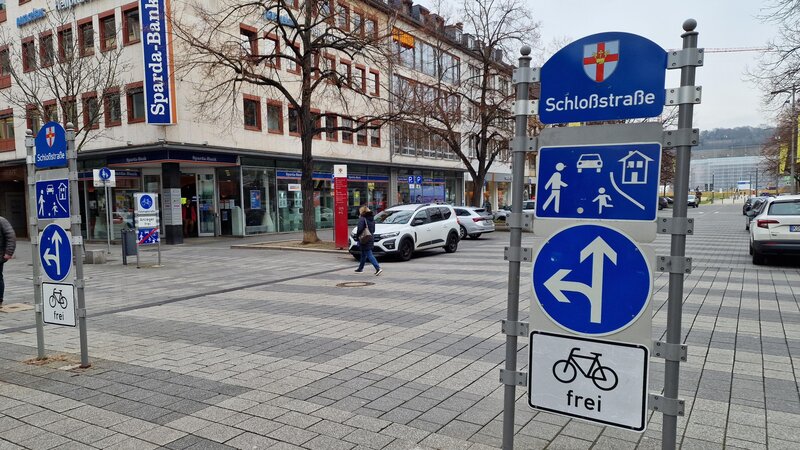 Schloßstraße trifft auf Casinostraße: Künftig wird die Fußgängerzone einige Meter in Richtung Schloßrondell reichen und den gesamten Knotenpunkt umfassen. Bislang treffen an dieser Stelle dre