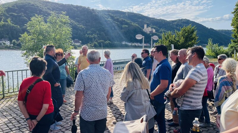 Viele Interessierte kamen in den Rheinanlagen in Oberlahnstein zusammen, um Einblicke in die Planungen der Bundesgartenschau 2029 zu erhalten.