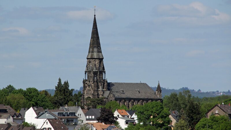 Blick über die Dächer von Koblenz-Rübenach auf St. Mauritius.