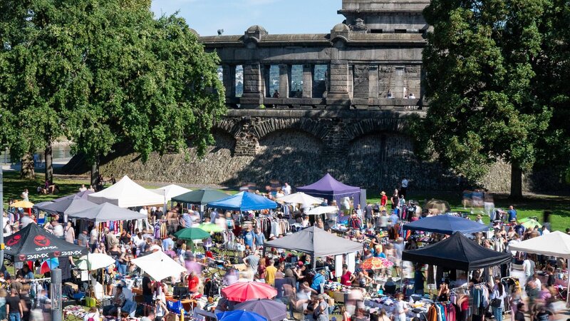 Der Koblenzer Flohmarkt am Deutschen Eck.