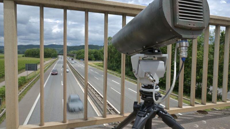 Handy-Blitzer sollen nach der Testphase landesweit eingesetzt werden. (Archivbild)