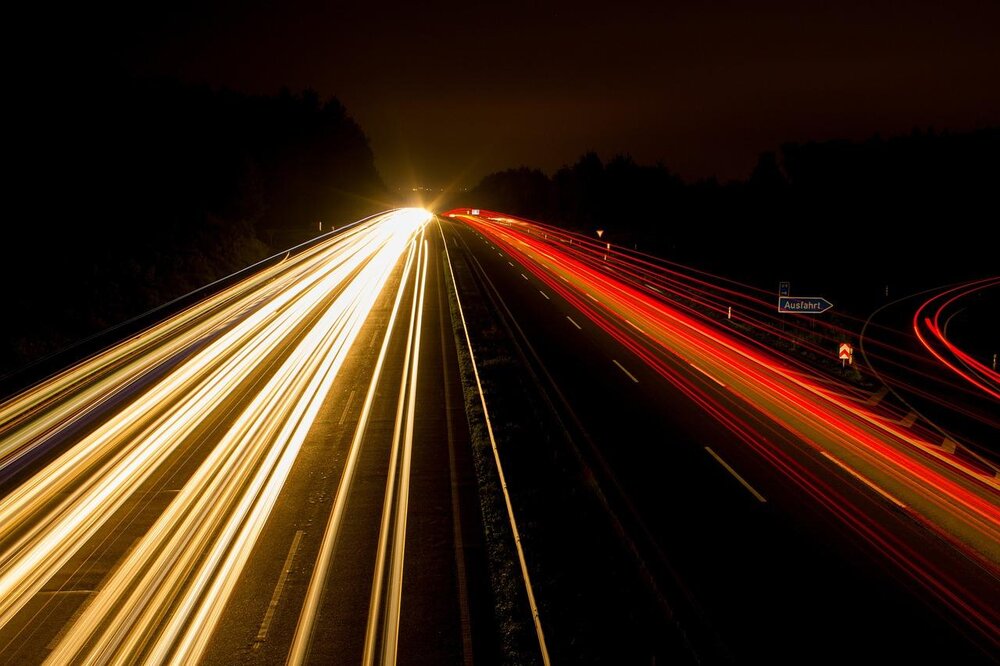 Autobahn bei Nacht, Symbolfoto