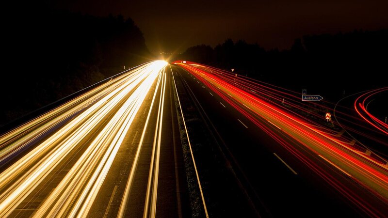 Autobahn bei Nacht, Symbolfoto