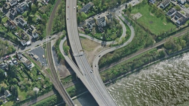 Wichtige Bahnbrücke in Koblenz marode: Bahn will Sperrung verhindern