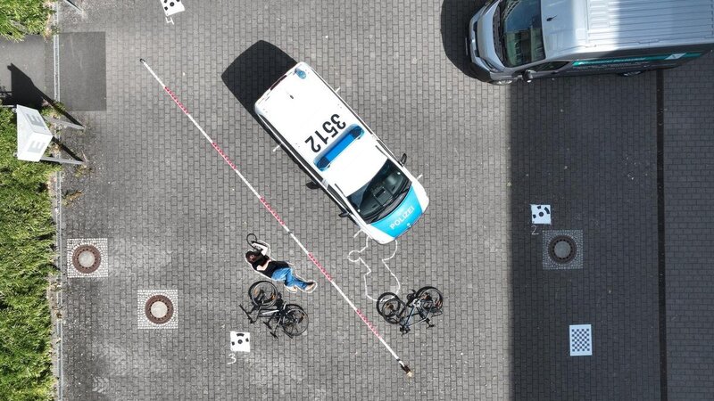 Nachstellung eines Fahrradunfalls am Campus der Universität Koblenz: Forschende des Instituts für Computervisualistik beschäftigen sich mit innovativen Möglichkeiten der Unfallrekonstruktion.