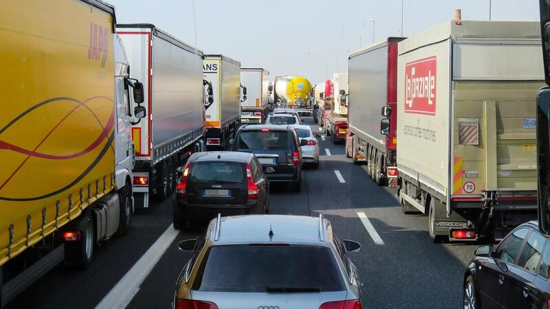 Stau auf der A3/Vollsperrung bei Bad Honnef/Linz (Symbolbild)