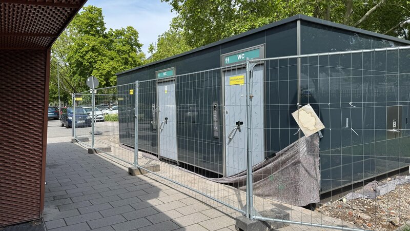 Am Koblenzer Schloss entsteht eine neue öffentlichen Toilettenanlage.