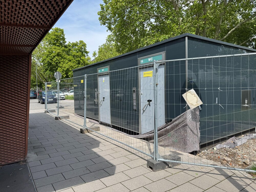 Am Koblenzer Schloss entsteht eine neue öffentlichen Toilettenanlage.
