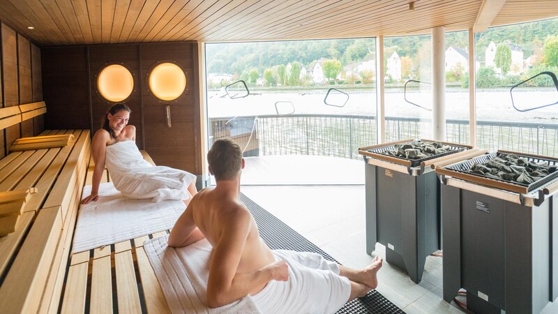 Die FlussSauna der Emser Therme lädt zum Entspannen ein.