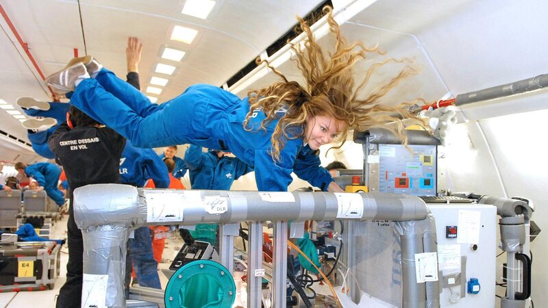 Dr. Michaela Girgenrath vom Deutschen Zentrum für Luft- und Raumfahrt (DLR) nimmt das Publikum in ihrem Vortrag mit auf einen Parabelflug und auf eine Forschungsstation in der Antarktis.