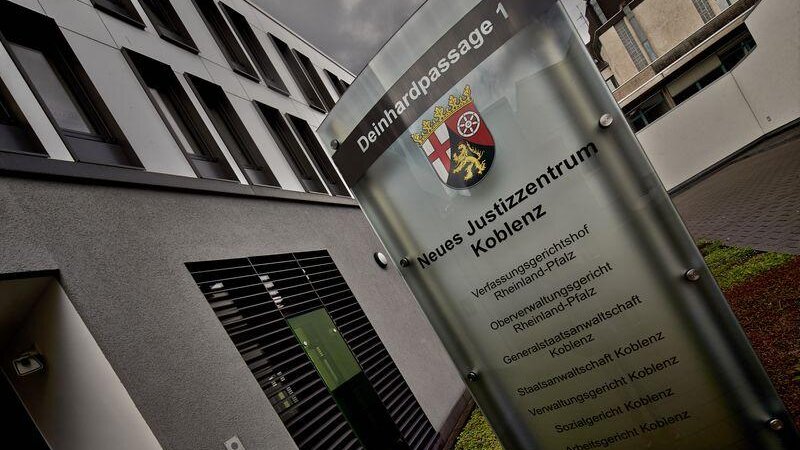 Die Obduktion ergab: Die 31-Jährige ist an Stichverletzungen gestorben. Ihr tatverdächtiger Ehemann sitzt in U-Haft. (Symbolbild)