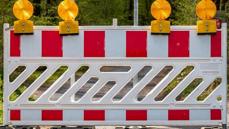 In Koblenz wird die Straße "An der Windmühle" ab Montag für Kanalbauarbeiten gesperrt.