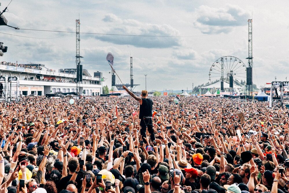 Ingo von den Donots rockt am Ring. Ingo von den Donots rockt am Ring.