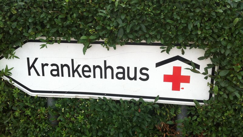 Eine Frau wurde nach Unfall ins Krankenhaus gebracht.
