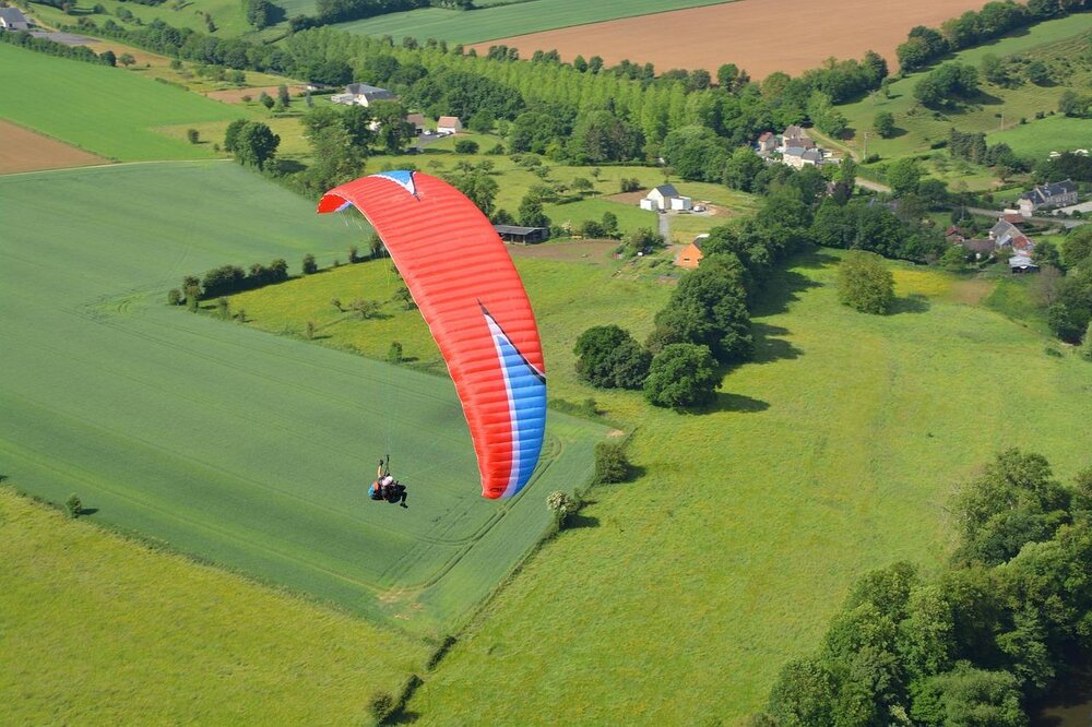 Paragliding (Symbolbild) Paragliding (Symbolbild)