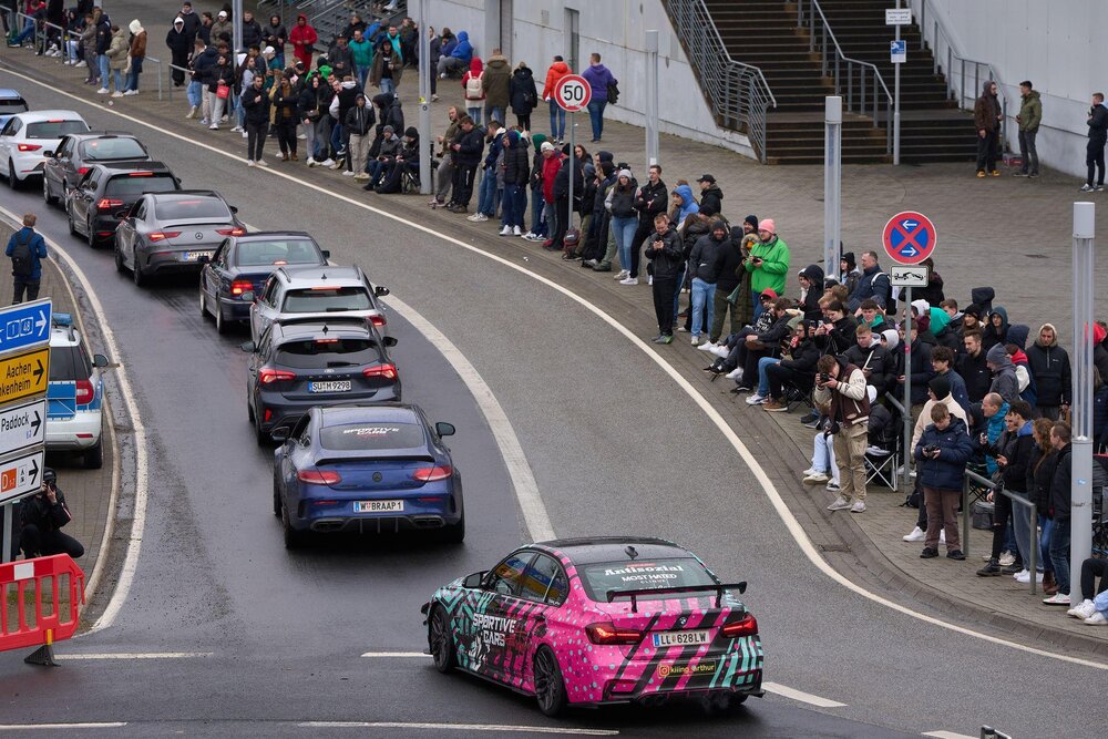 Seit längerem ist der umbenannte Karfreitag ein fester Termin im Kalender von Auto- und Tuningfans. Seit längerem ist der umbenannte Karfreitag ein fester Termin im Kalender von Auto- und Tuningfans.