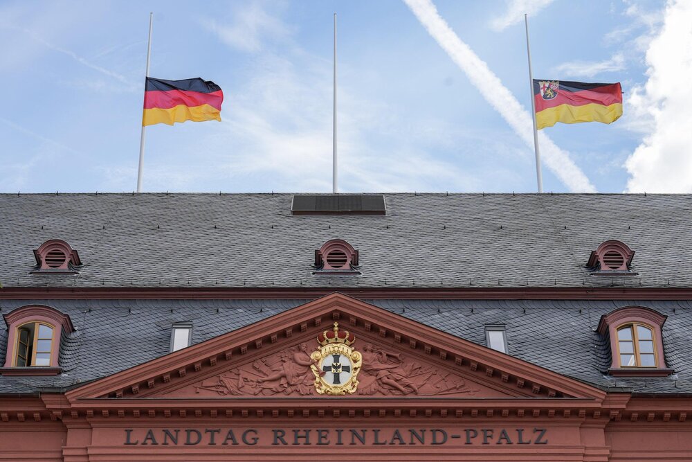Trauerbeflaggung Landtag 14./15. Juli 2022