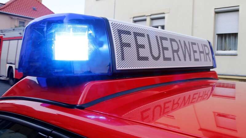 Einsatzkräfte der Feuerwehr waren wegen einer Rauchentwicklung in einem Wohngebiet im Einsatz.