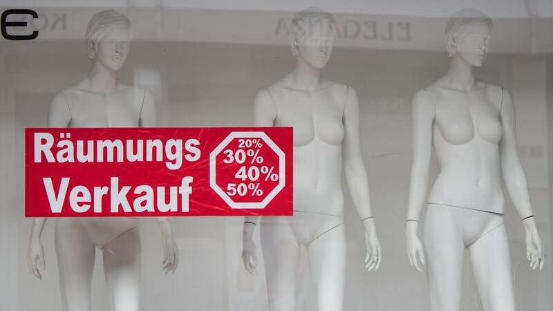 Die Firmenpleiten in Deutschland erreichen im laufenden Jahr den höchsten Stand seit 2014. Besonders stark gingen die Zahlen im Einzelhandel nach oben. (Archivbild)