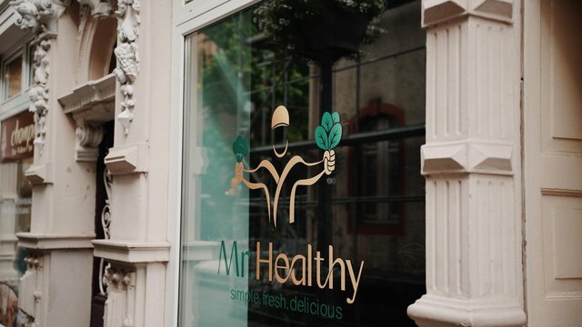 Neueröffnung in Koblenz: „Mr. Healthy“ bringt gesunde Wraps in die Altstadt